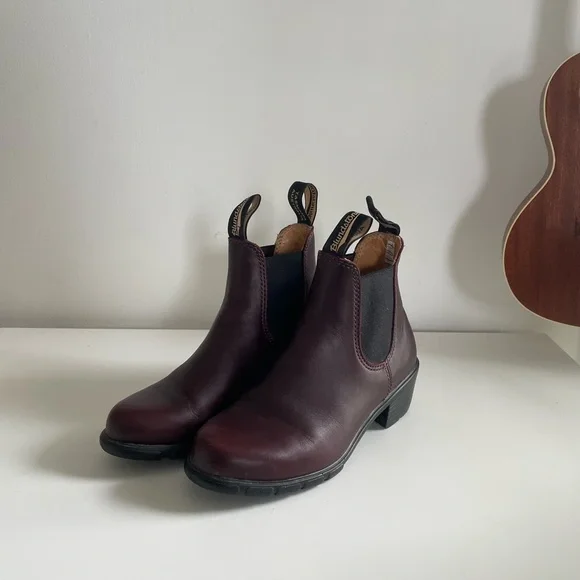 Blundstone Chelsea Boots in Deep Wine - Picture 2 of 7